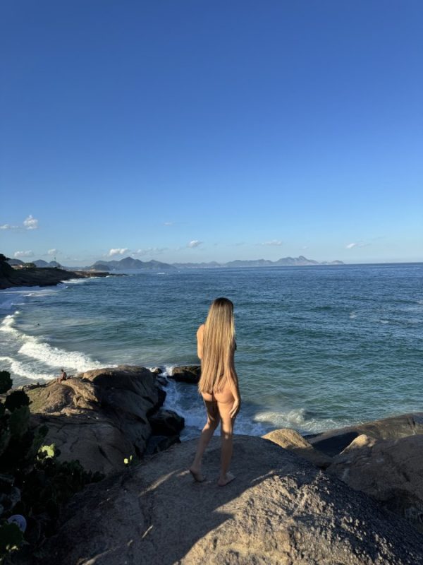 Bianca Santos 9