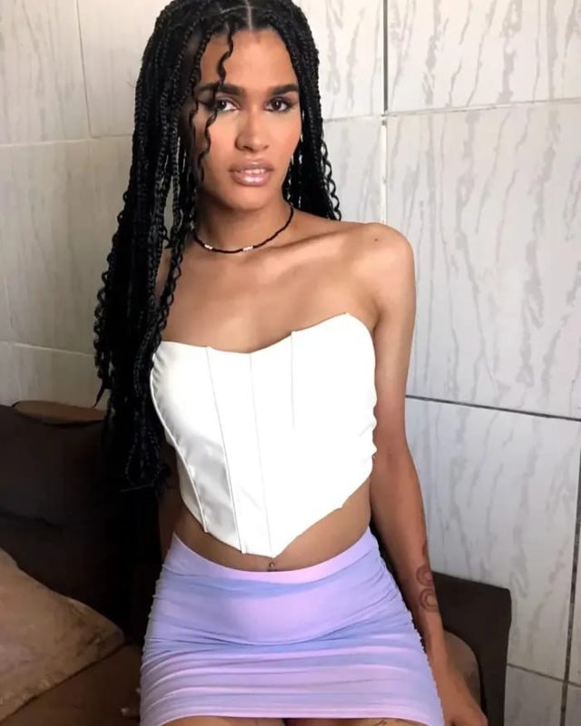 Stefany Soares 29