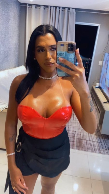 Laura Sophia 26