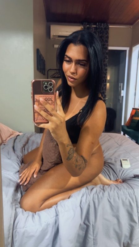 Laura Sophia 16