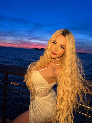 Victoria Moura 52