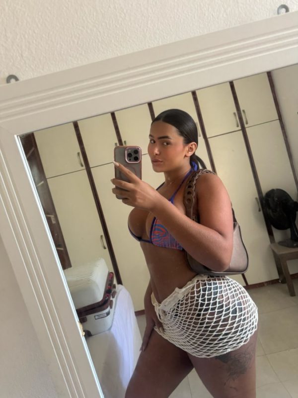 Lanay de Castro 56
