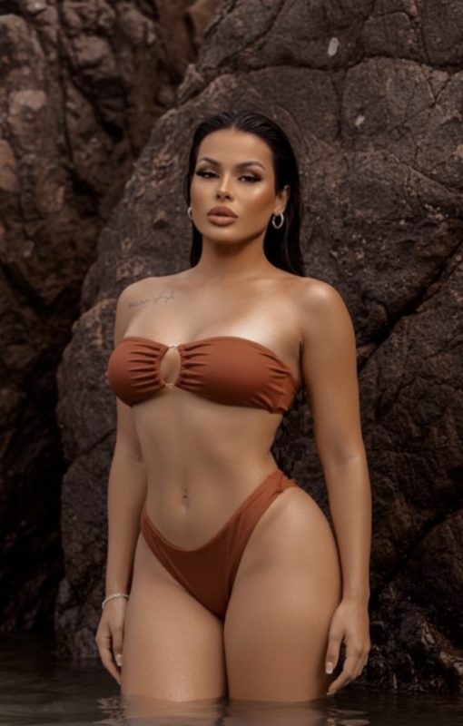 Camila Costa 1
