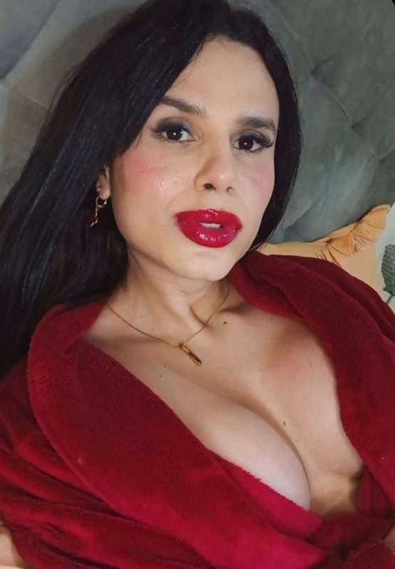 Bella Brunette 28