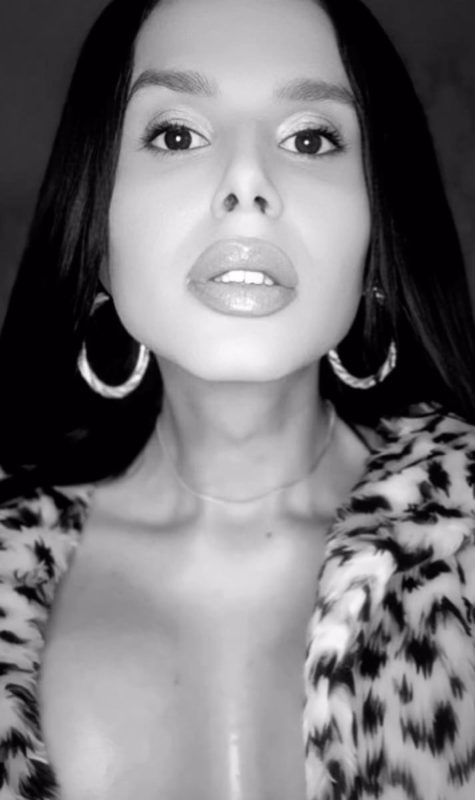 Bella Brunette 47