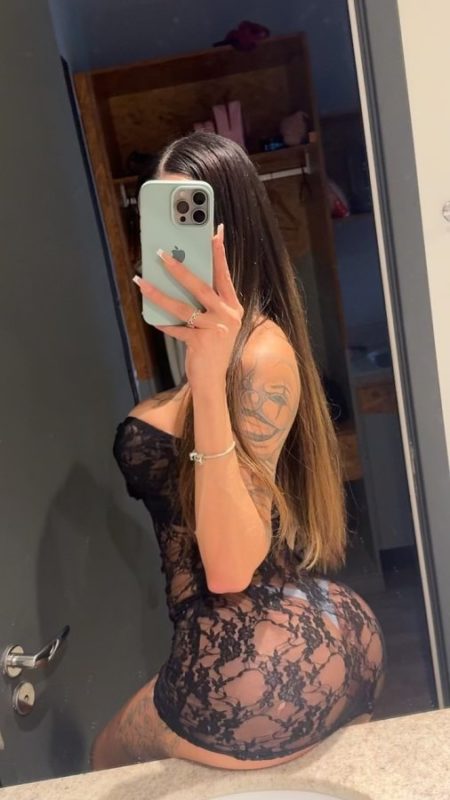 Kelly Gloss 1