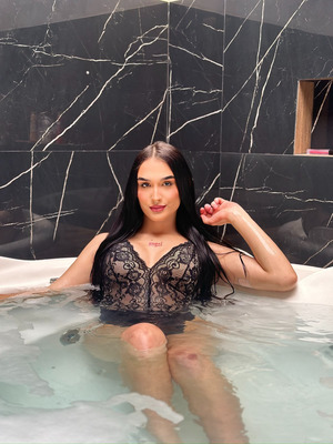 Victoria Bonatti 4