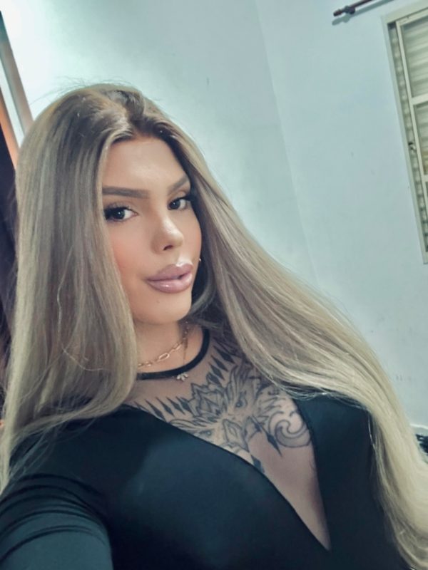 Maria Ísis 18