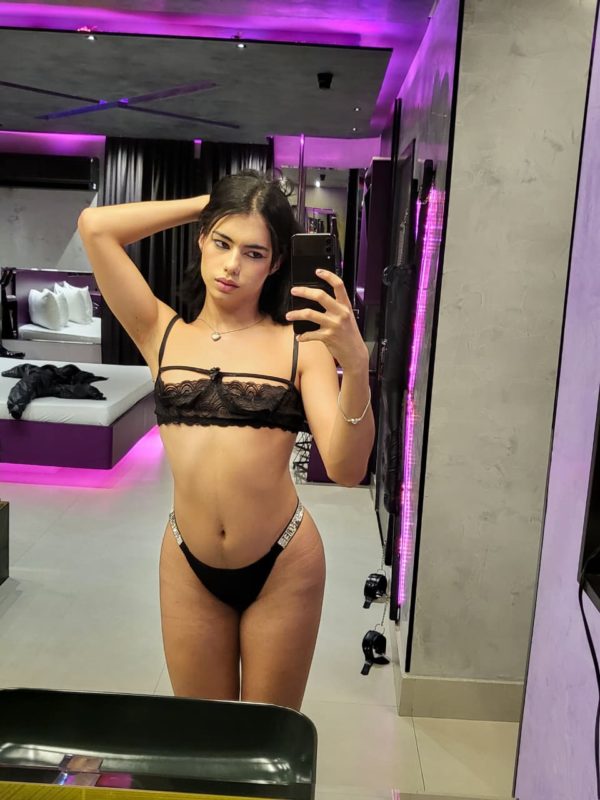 Lara Miilan 7