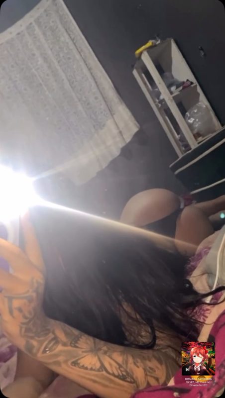 Morena Tatuada 22