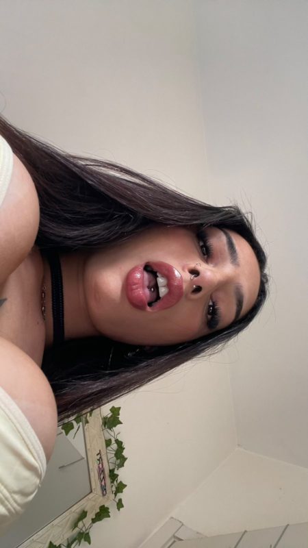 Jade Oliveira @ travesticomlocal.com.br