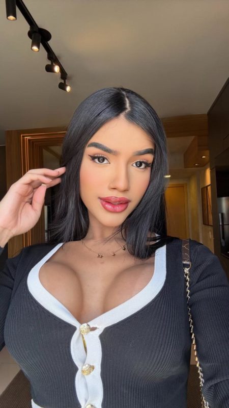 Emanuelle Martins 19