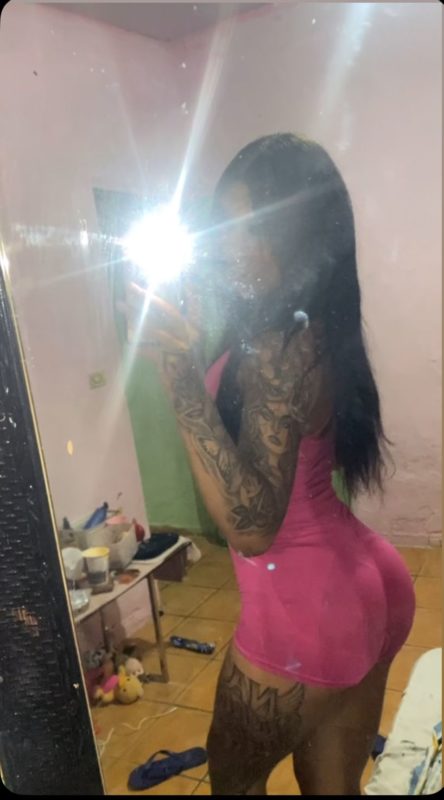 Morena Tatuada 21