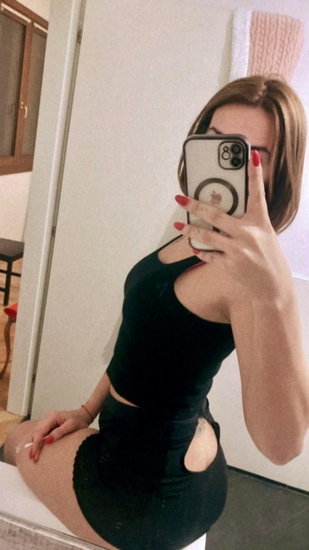 Ariella Fox 27