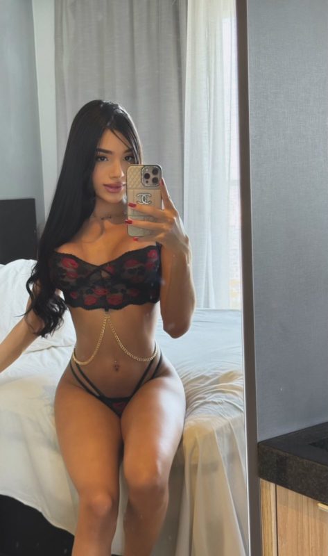 Emanuelle Martins 31