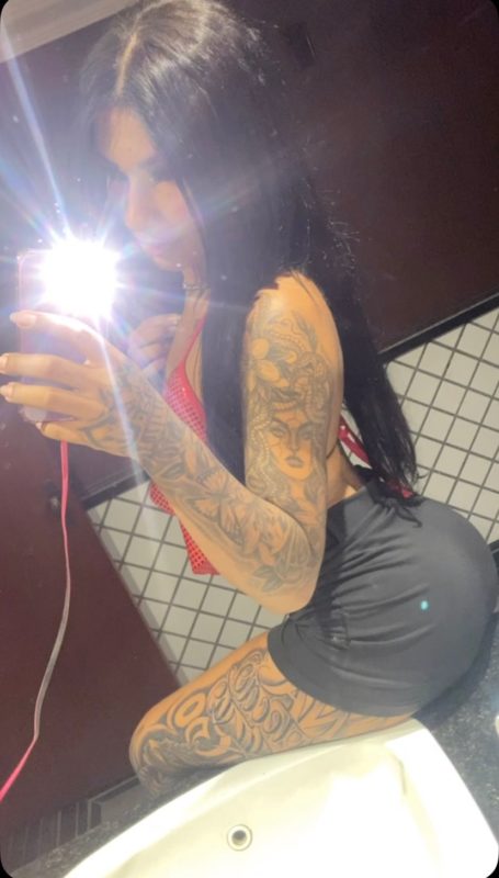 Morena Tatuada 48