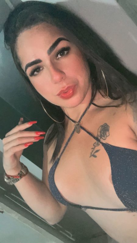 Emanuela Souza 5