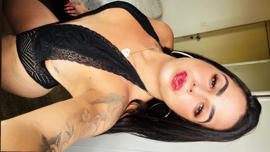 Emanuela Souza 2
