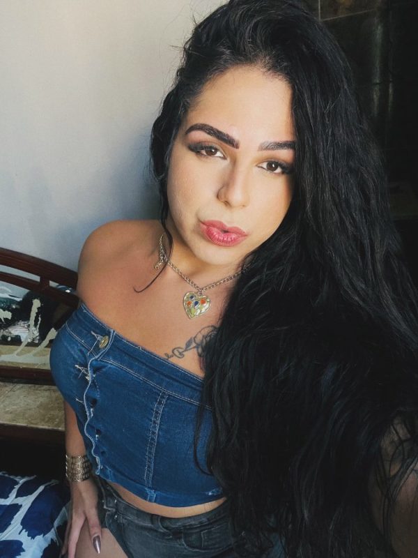 Emanuela Souza 11