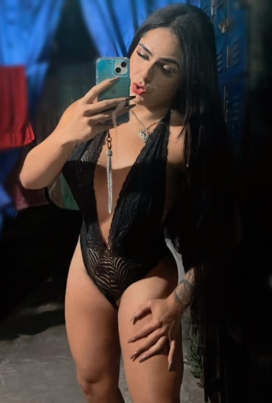 Emanuela Souza 7