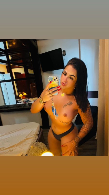 Emanuela Souza 3