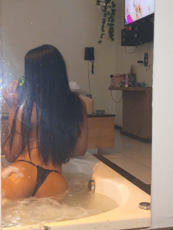 Larissa 8