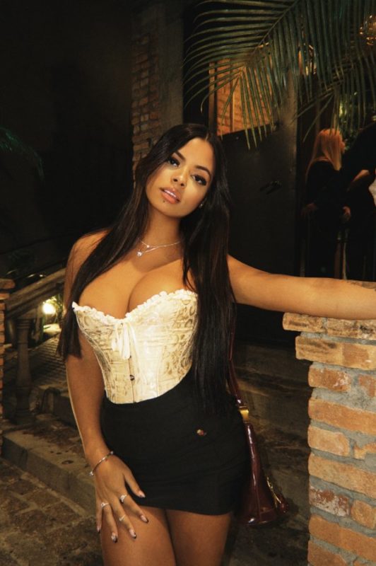 Milena Mendes 21