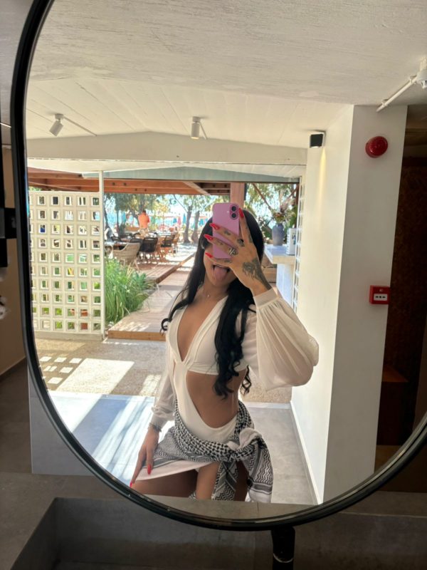 Yara Bueno 18