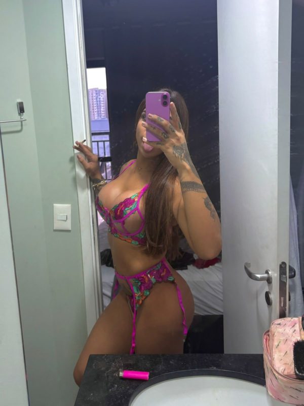 Yara Bueno 19