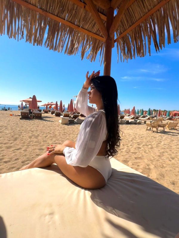 Yara Bueno 12