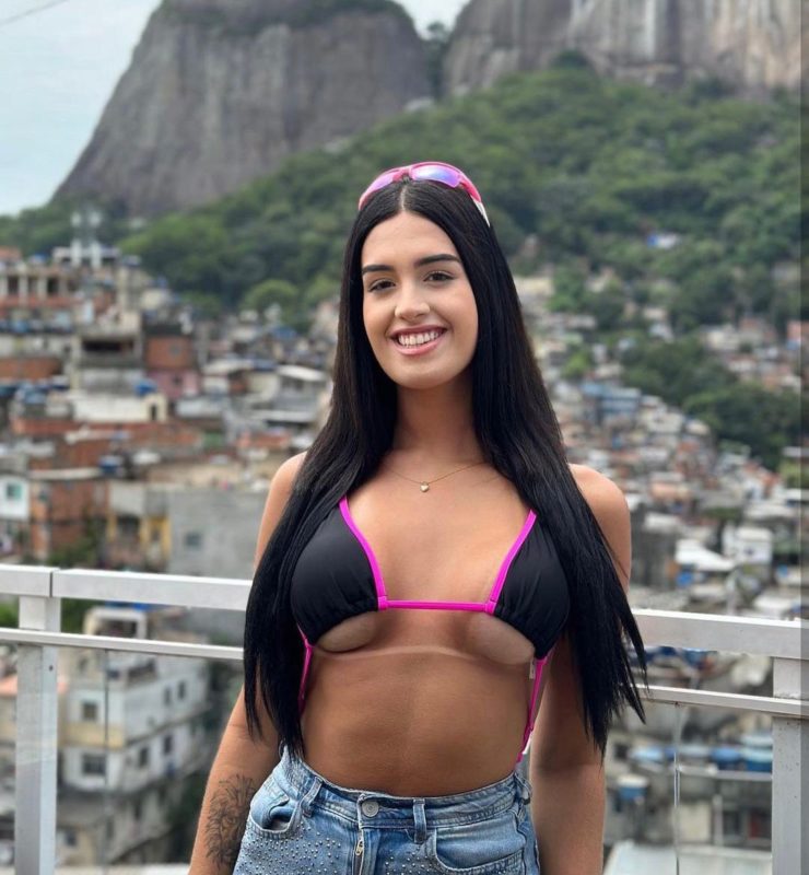 Larissa Buarque 15
