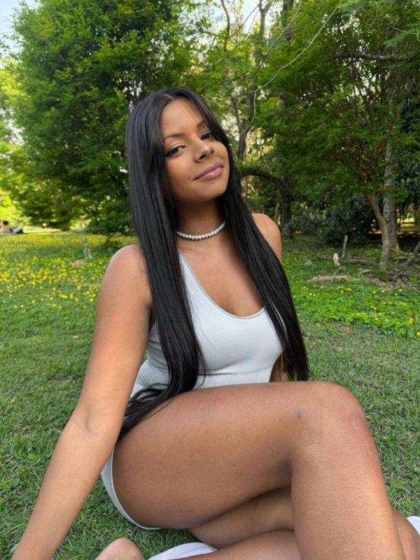 Milena Mendes 50