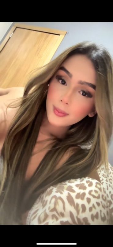 Yasmine Mello 26