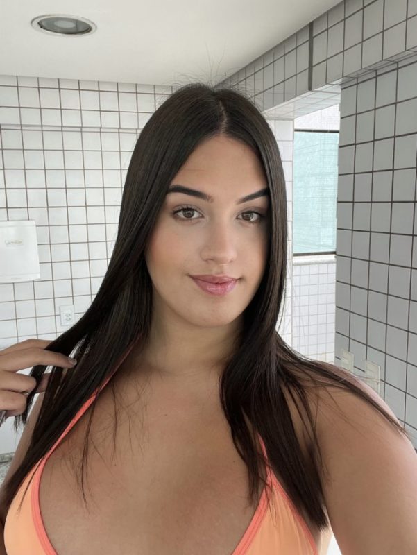 Larissa Buarque