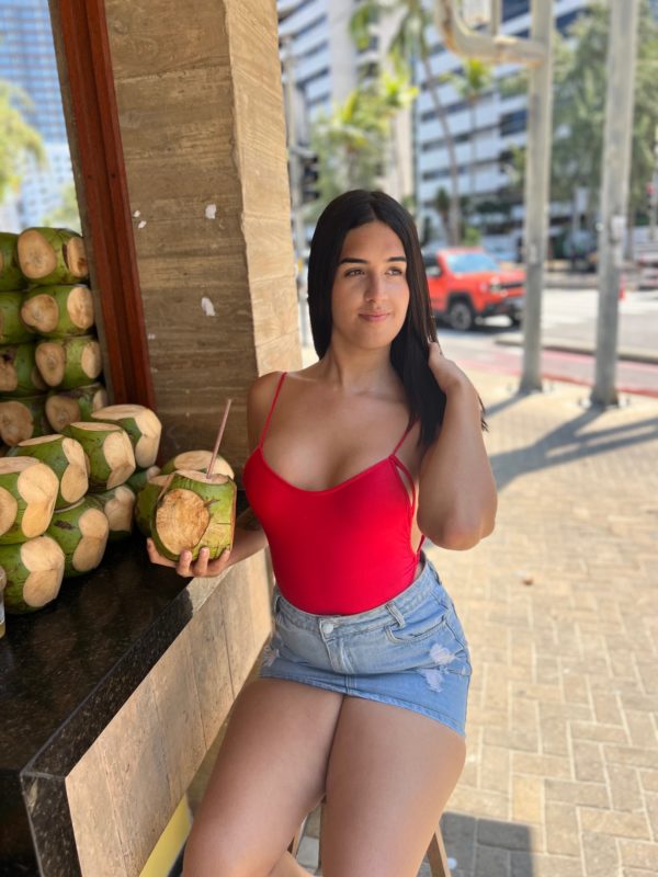 Larissa Buarque 12