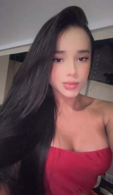 Larissa Santos 30