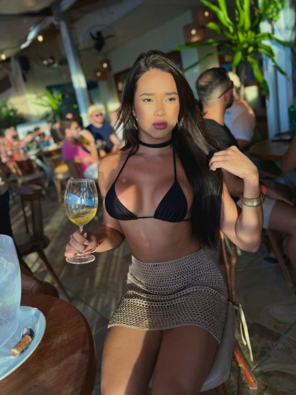 Larissa Santos 13