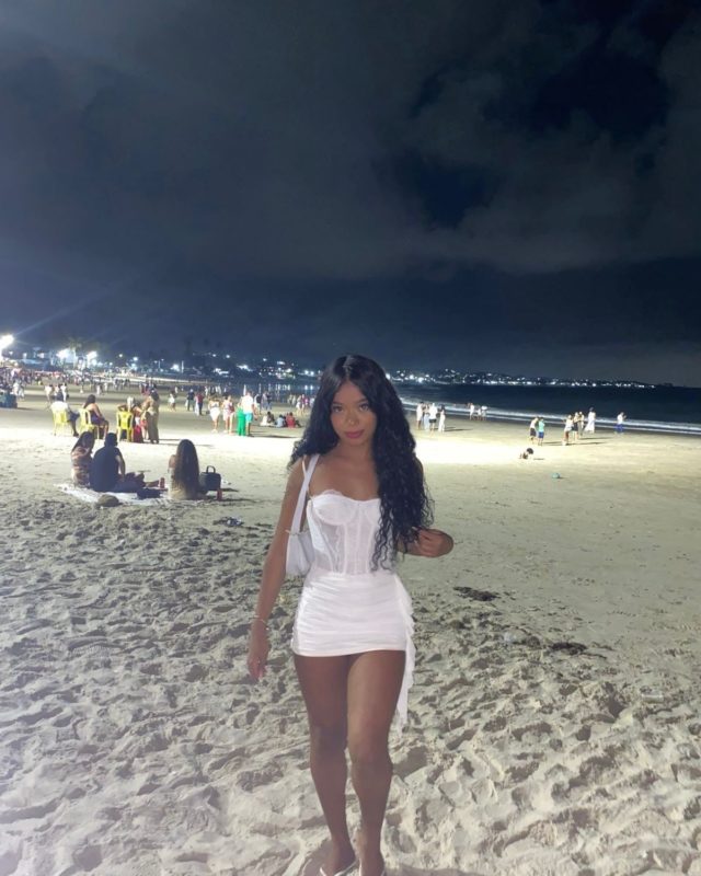 Garota da Praia - Sem Local 4