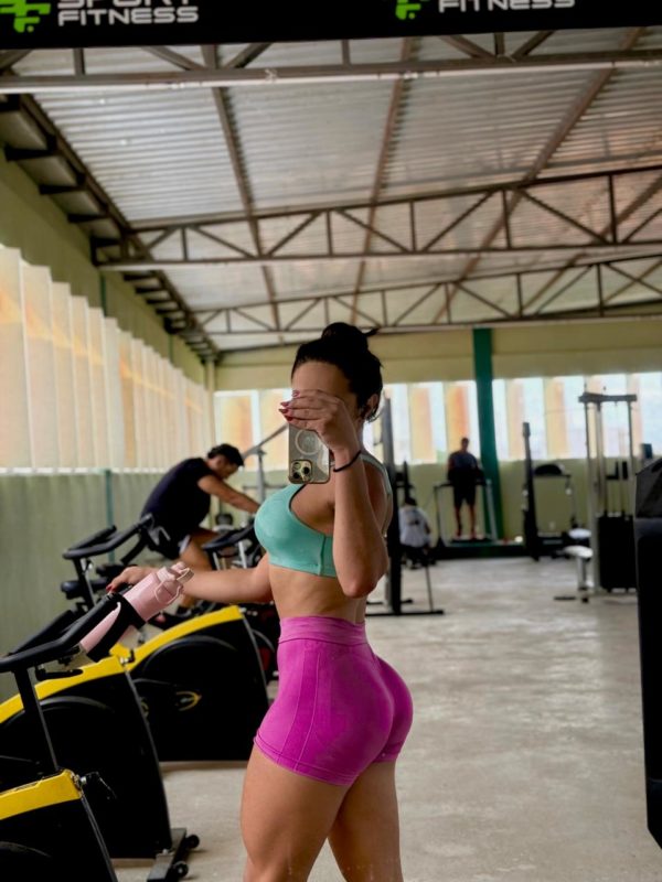 Larissa Santos 25