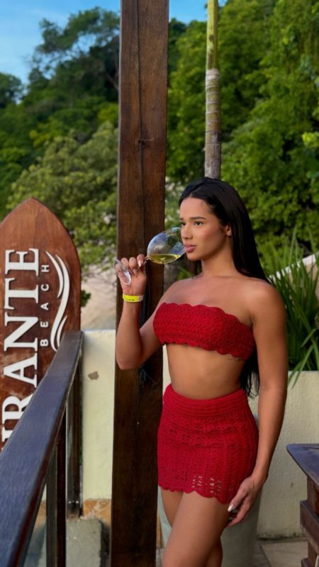 Larissa Santos 15