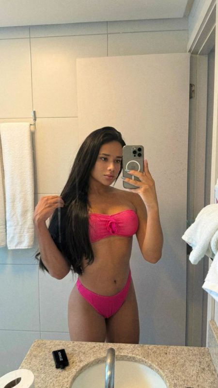 Larissa Santos 29