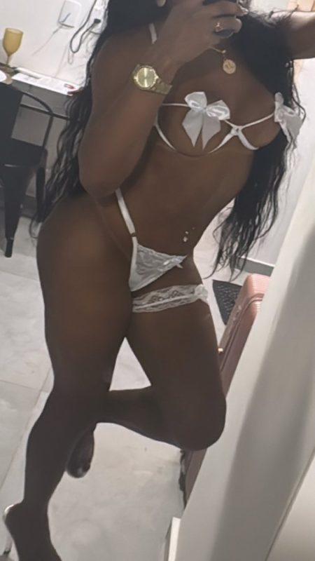 Mellyssa Fernandes 24