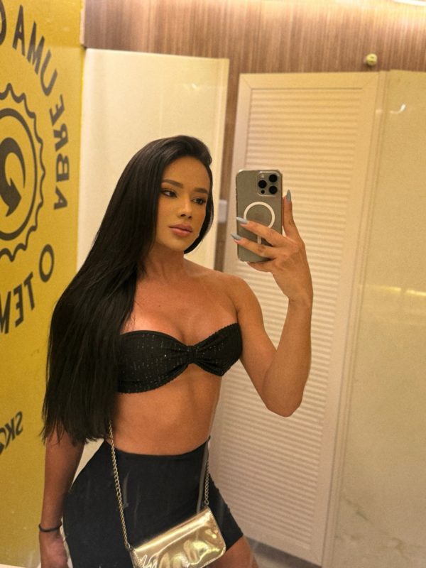 Larissa Santos 38
