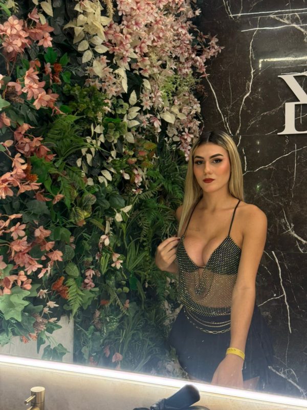 Chloe Rezende 13