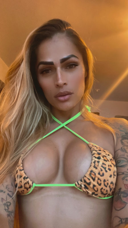 Emanuelle Machado 17