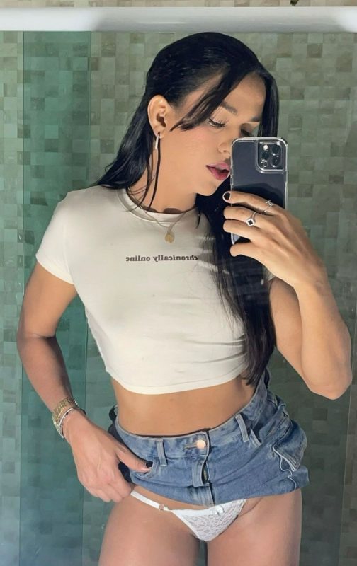 Mirella Queiroz 17