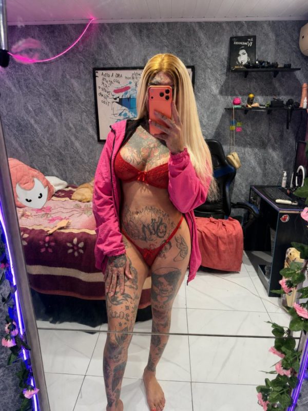 Nanda Scarlet 1
