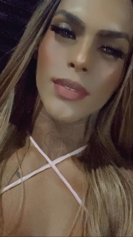 Camila Ferrari 3