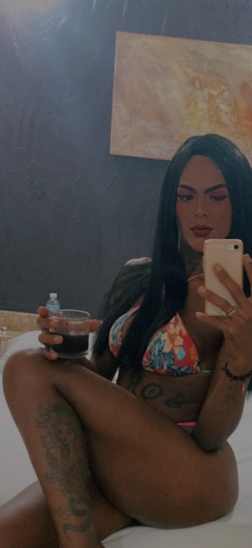 Camila Ferrari 5