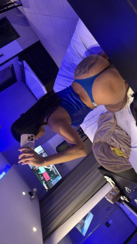 Mirella Queiroz 12